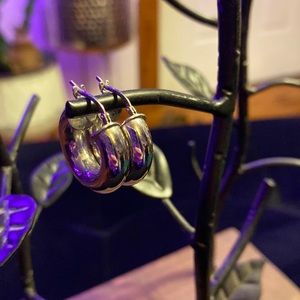 Fashion silver-like 3/4” hoop earrings